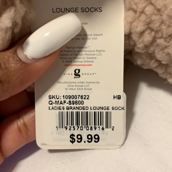 Oversized Sherpa Lounge Socks 🧦 - Picture 4 of 4